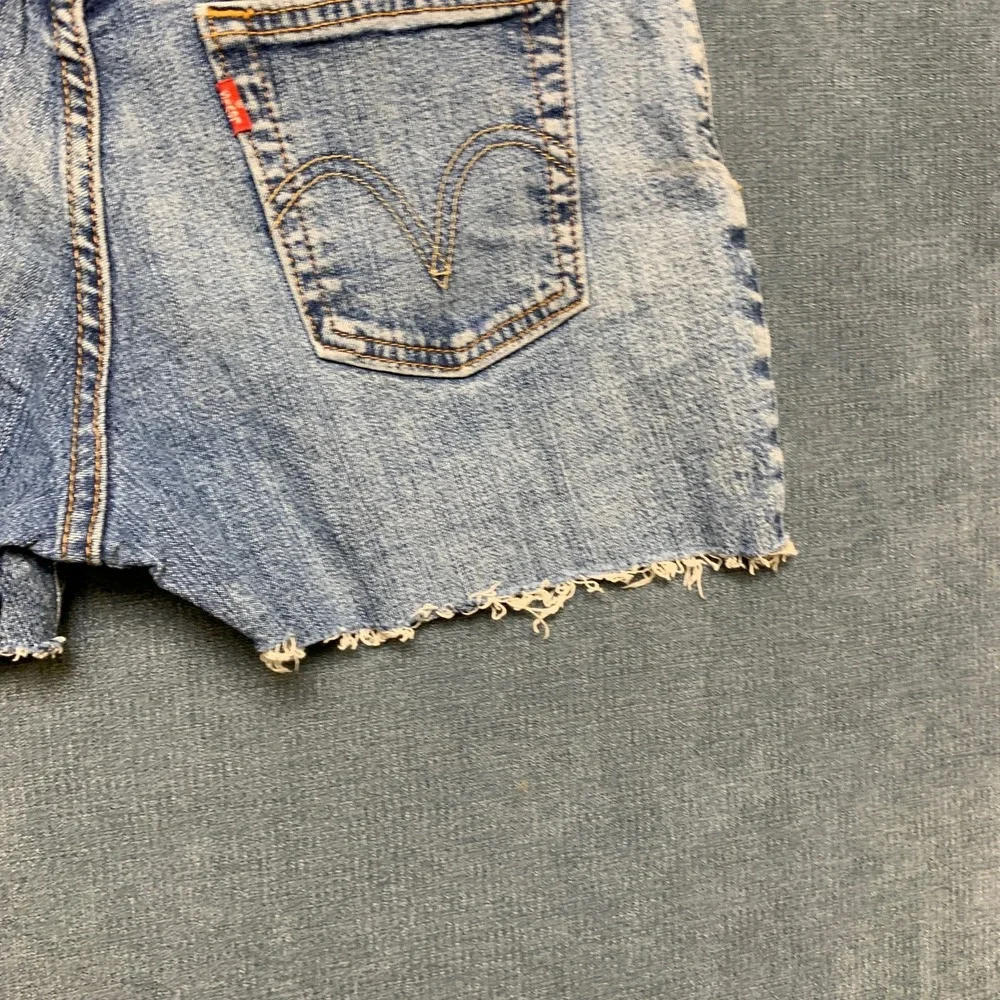 Levi's 550 Cut Off Shorts Womens 10M Blue Denim Relaxed Fit Frayed Hem Stretch